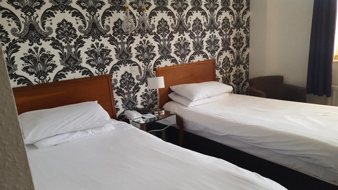 Barons Court Hotel Walsall Buitenkant foto