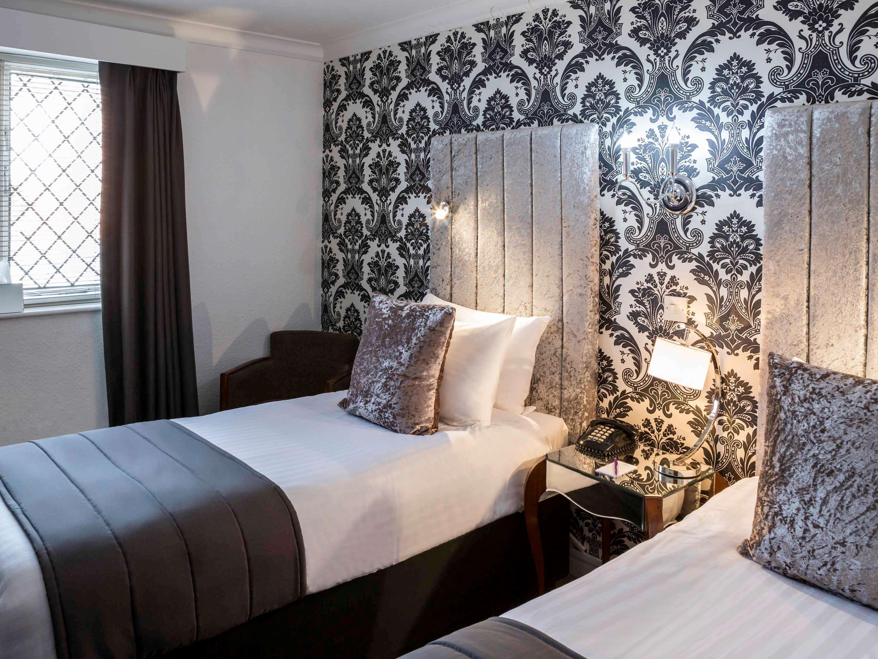 Barons Court Hotel Walsall Buitenkant foto