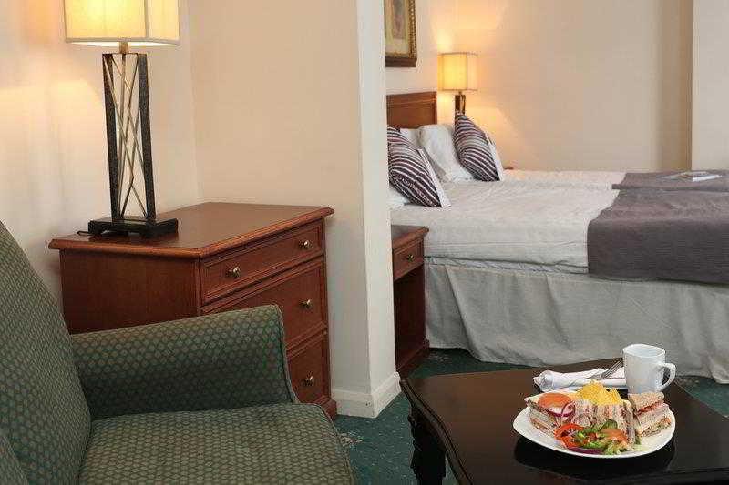 Barons Court Hotel Walsall Buitenkant foto
