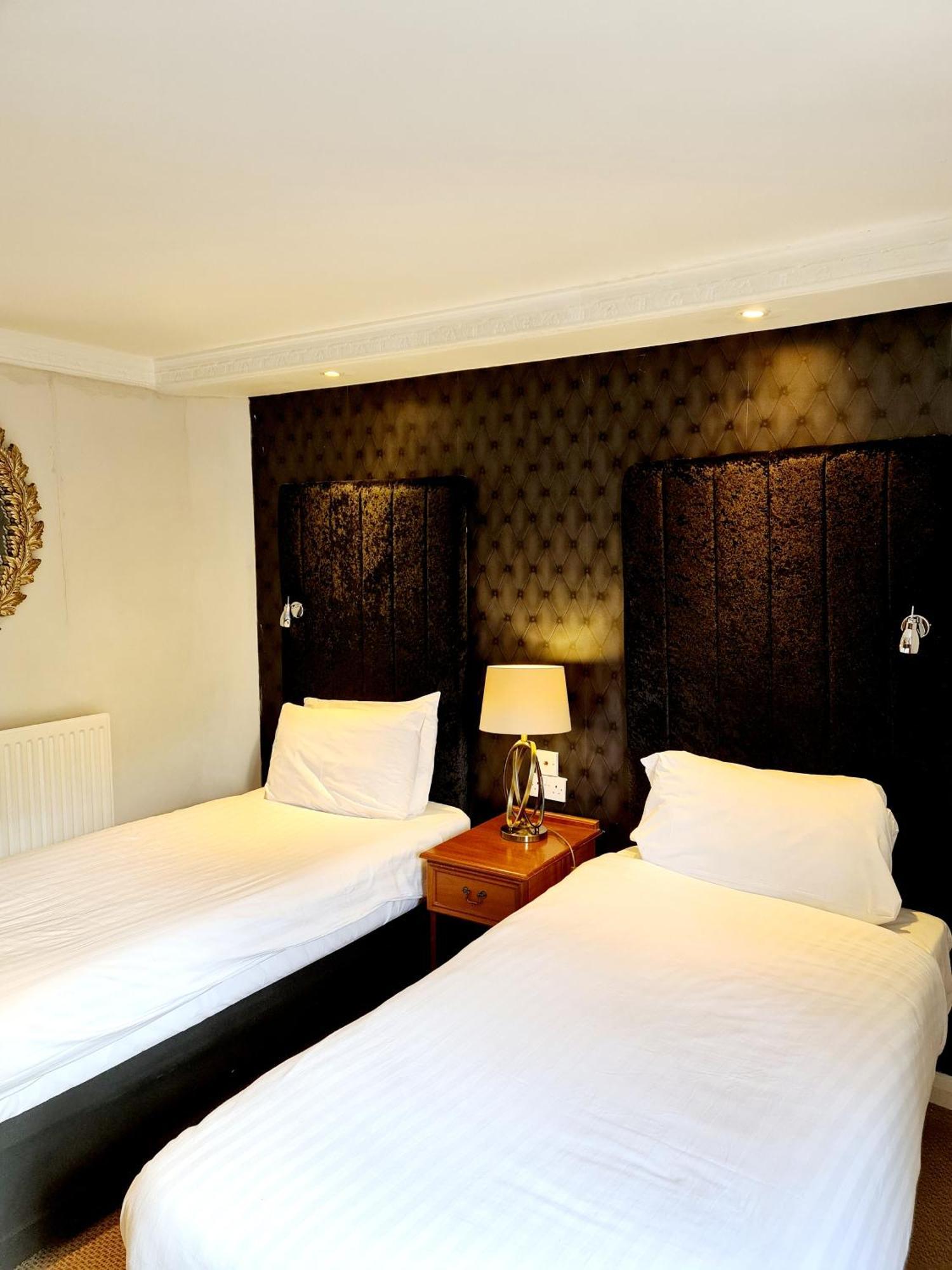 Barons Court Hotel Walsall Buitenkant foto