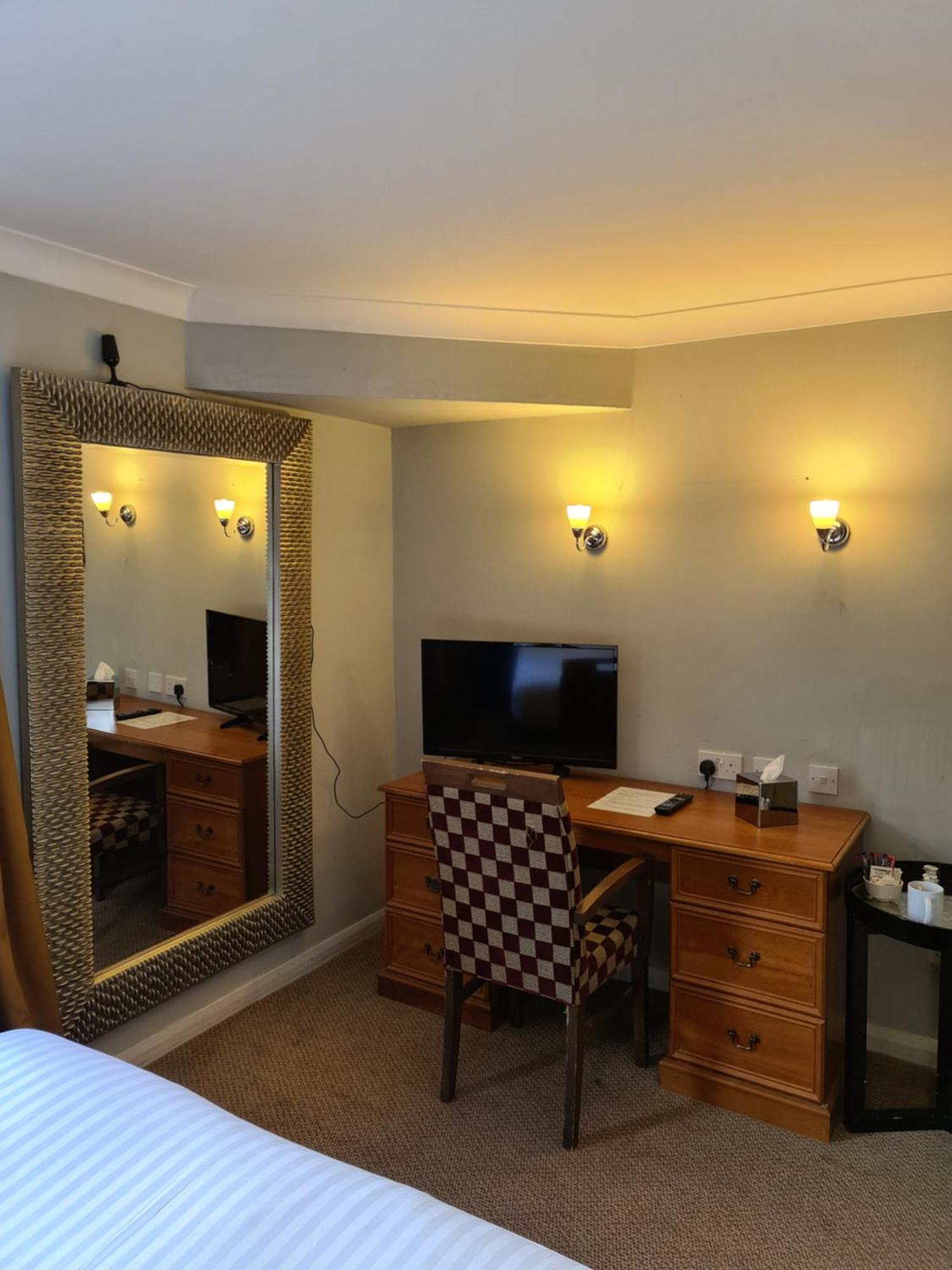 Barons Court Hotel Walsall Buitenkant foto