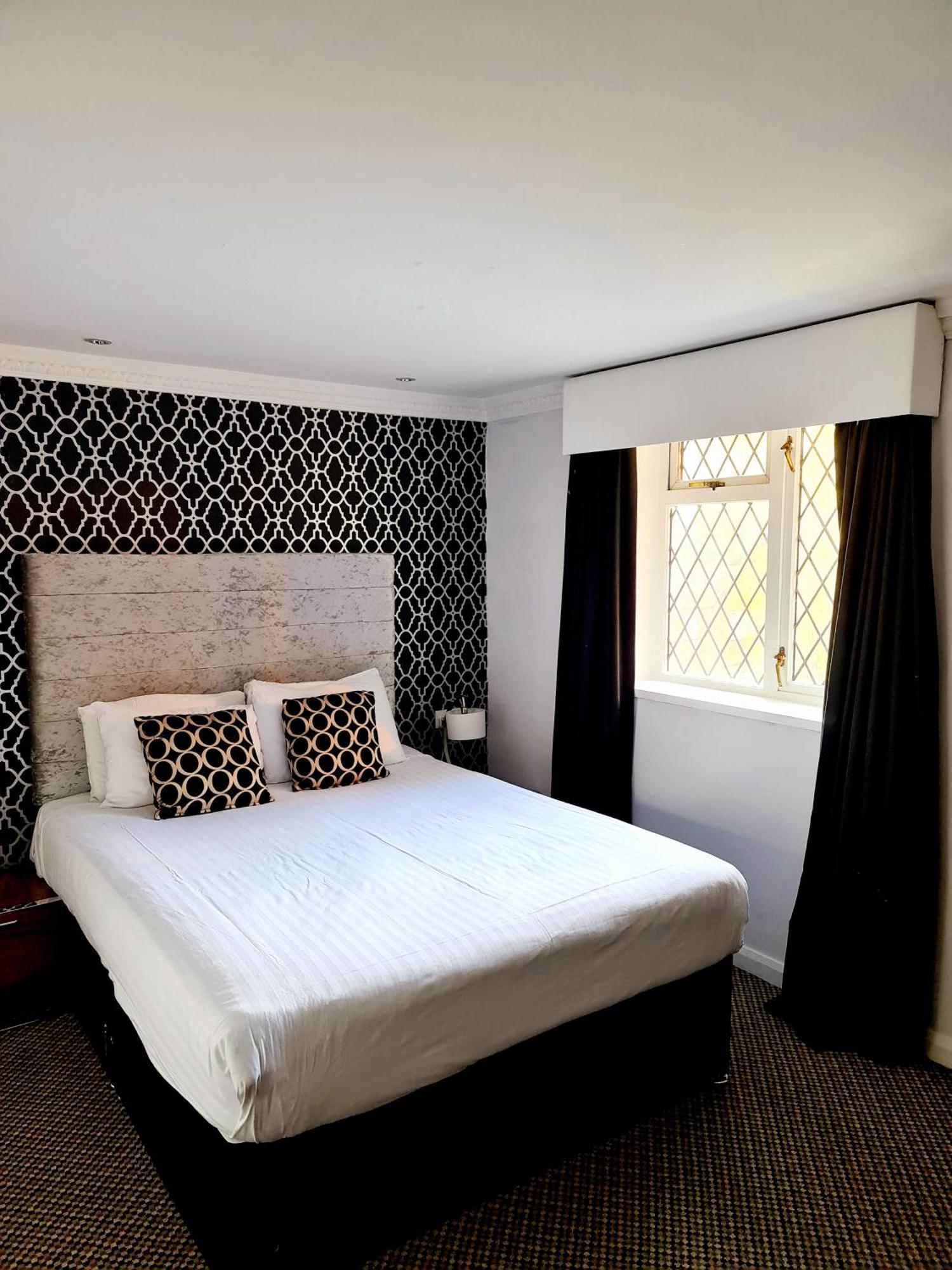 Barons Court Hotel Walsall Buitenkant foto