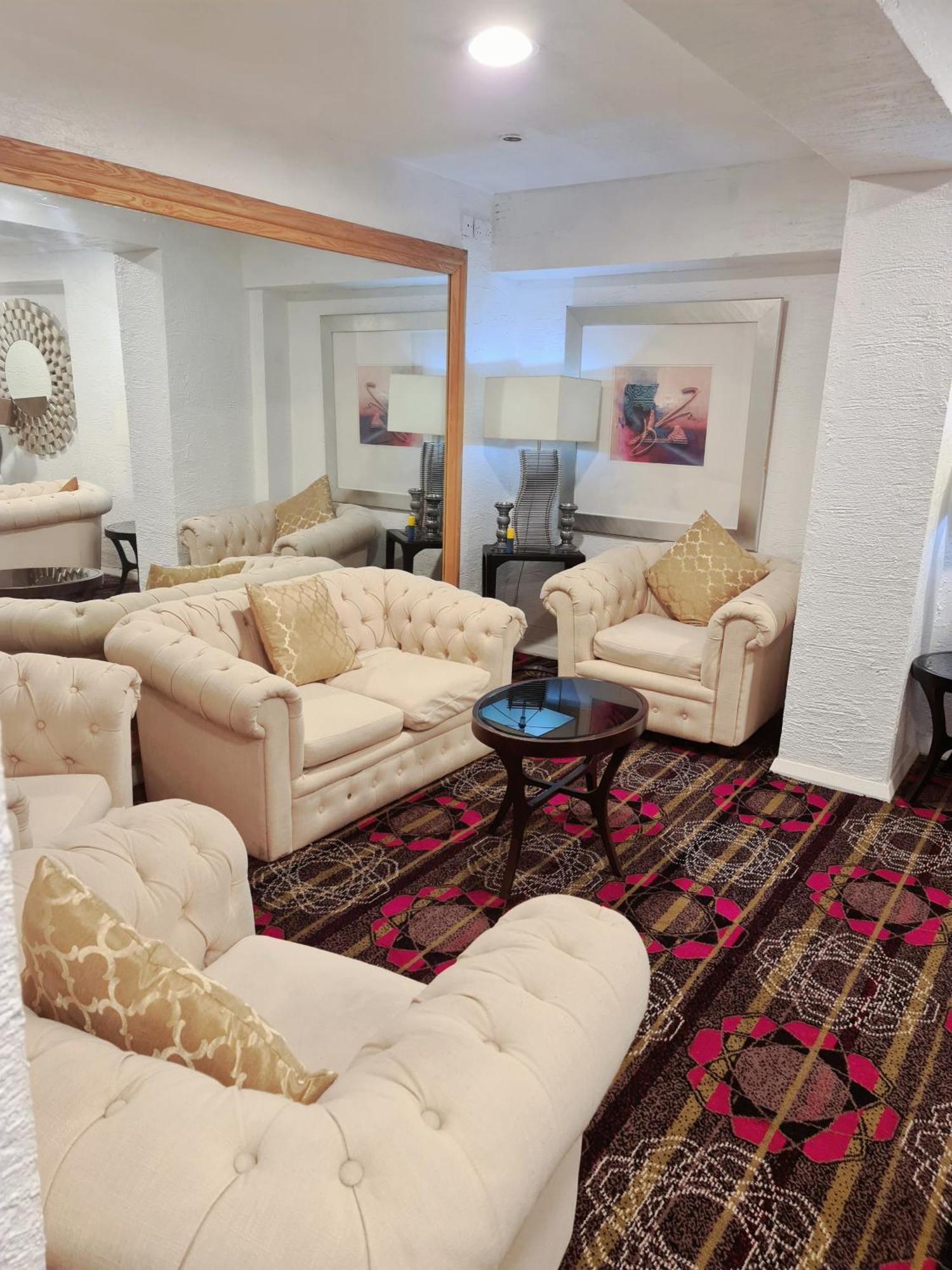 Barons Court Hotel Walsall Buitenkant foto