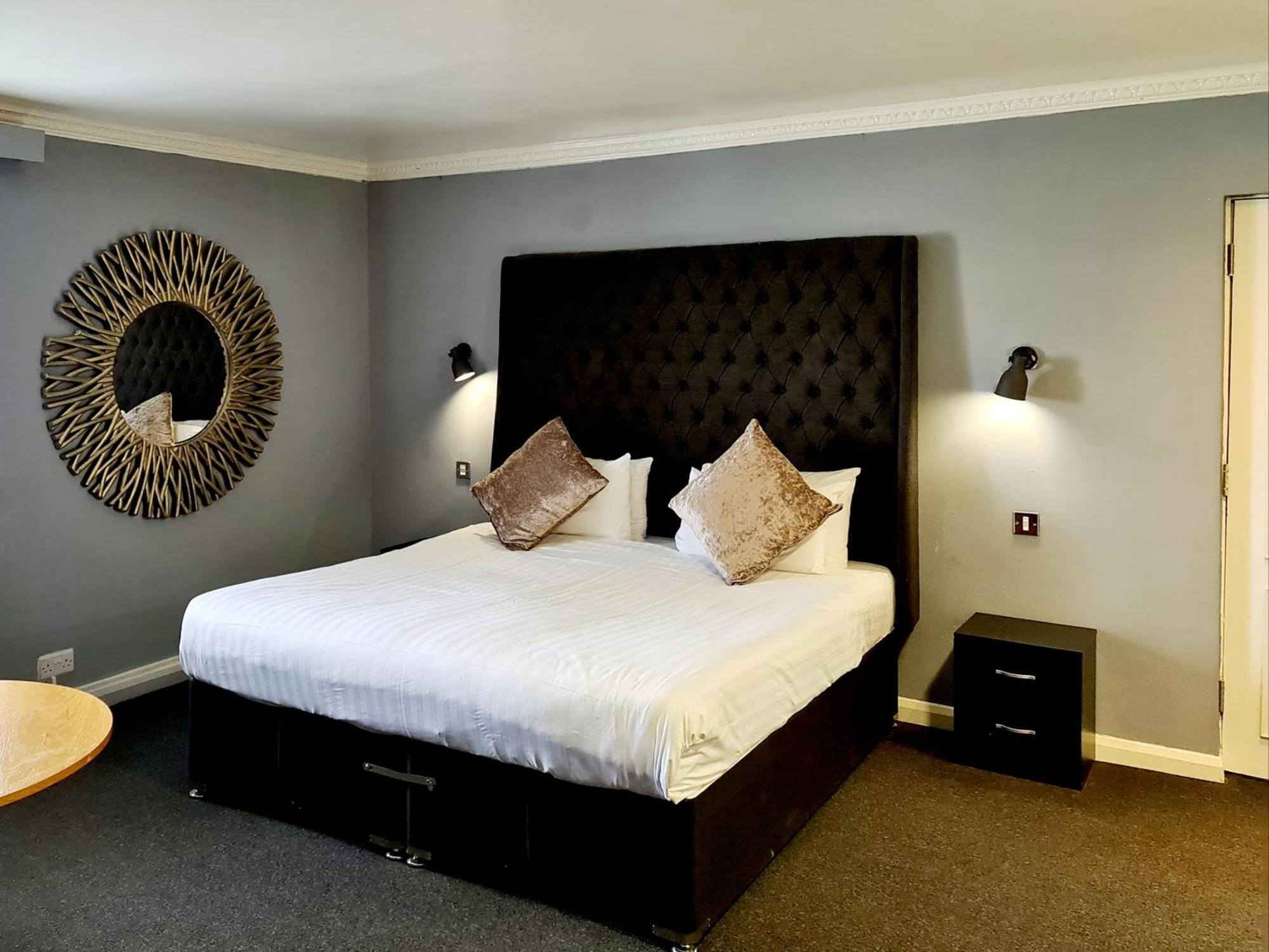 Barons Court Hotel Walsall Buitenkant foto