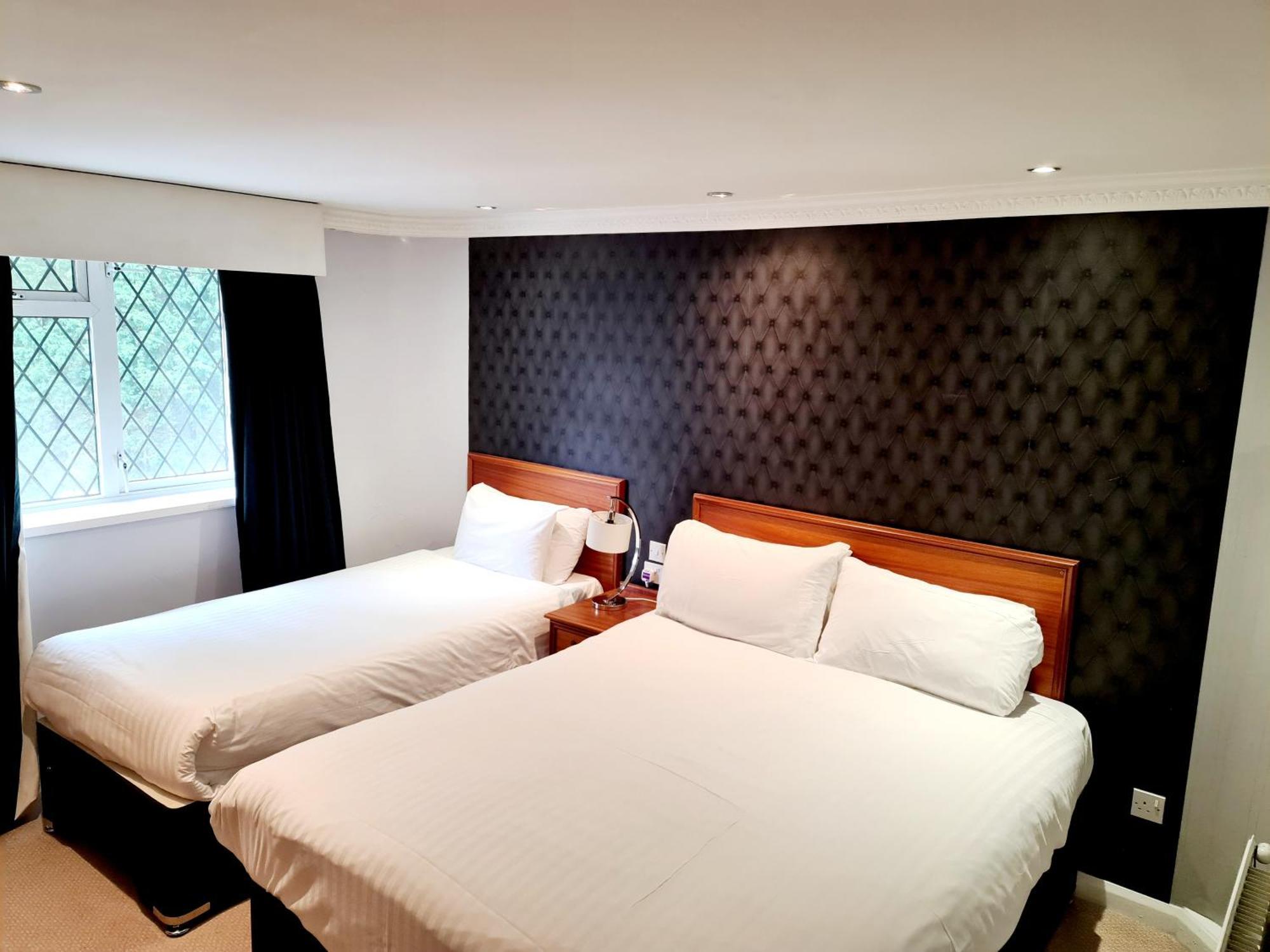 Barons Court Hotel Walsall Buitenkant foto